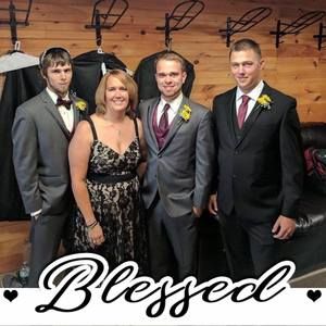 Meet your Posher, Holléé